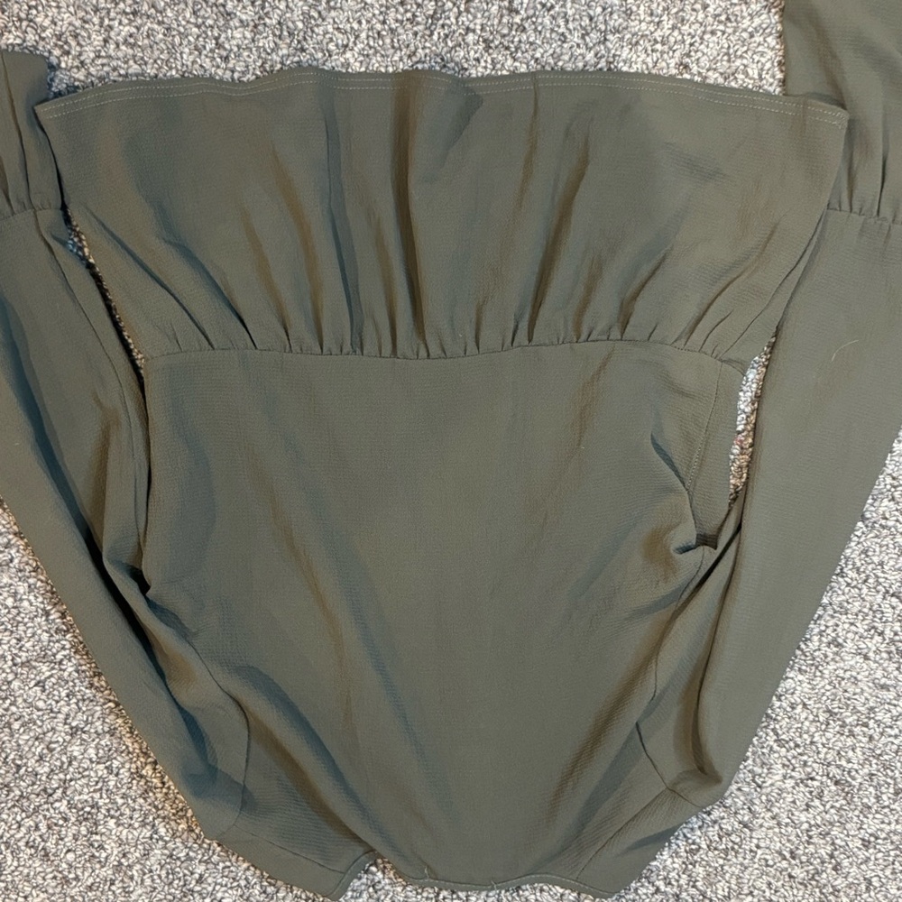 NWT Boohoo Olive Green Flared Sleeve Blouse - Picture 9 of 9